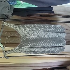 Maurice sleeveless crew neck olive and white top. Medium